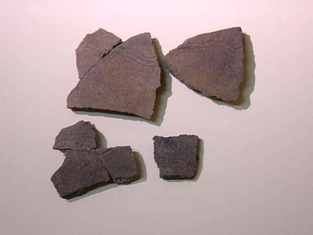 Datei:Kreuzstraße 2 scherben romanisch.jpg