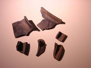 Kreuzstraße 2 scherben romanisch 2.jpg