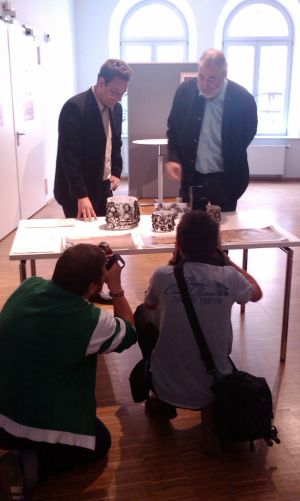 Übergabe Totenkrone 613x1024.jpg