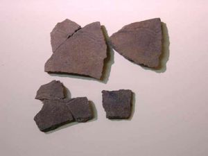 Kreuzstraße 2 scherben romanisch.jpg